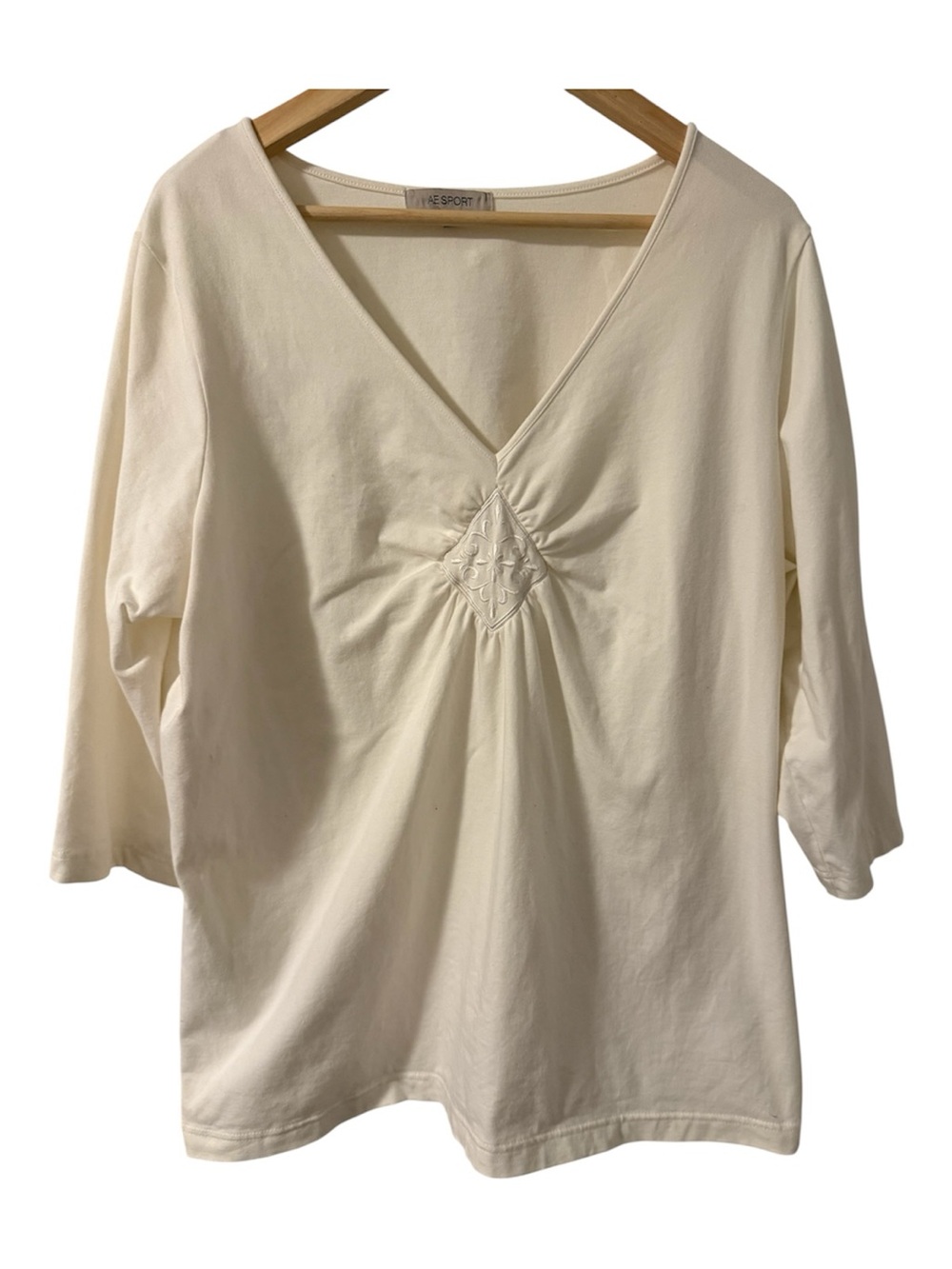 AE Sport Women’s 3X Ivory V-Neck Stretch Top Embroidered Detail Plus Size